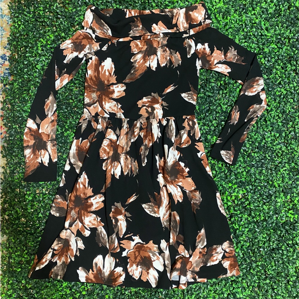 NWT Easel Brand Floral Off The Shoulder Dress. Size Medium.